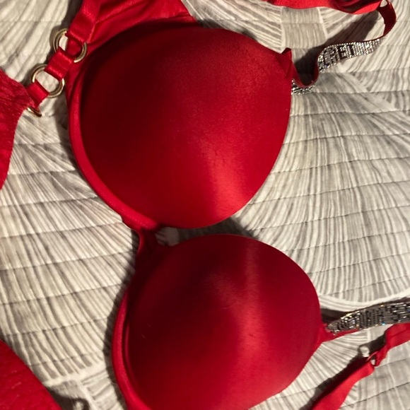 Victoria’s Secret bras - Picture 2 of 6